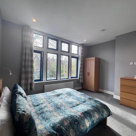 1 Bed Close To Arena Sleeps Up To 4 People F2 * Leeds (West Yorkshire)