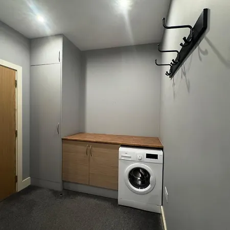 1 Bed Close To Arena Sleeps Up To 4 People F2 *