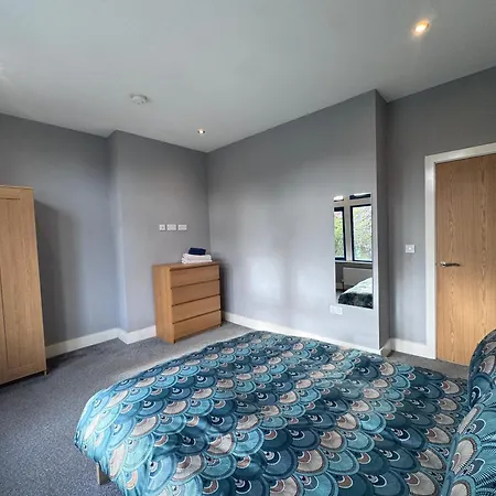 1 Bed Close To Arena Sleeps Up To 4 People F2 Leeds (West Yorkshire)